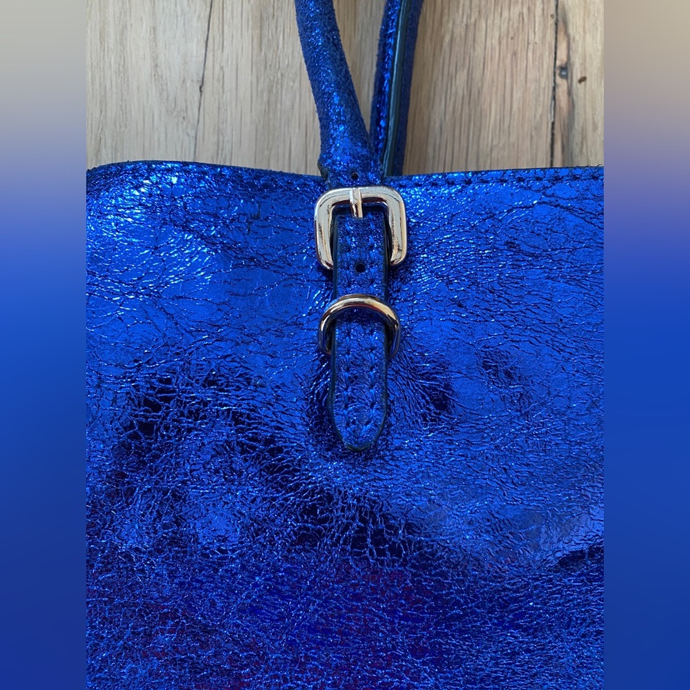 Gorgeous Essentiel Antwerp Blue Purse with Heart Keychain - Picture 9 of 16